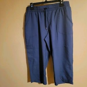 6 pair of St John's active cropped pants.